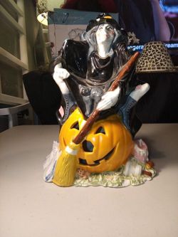 Vintage 1972 Byron Molds Ceramic Halloween Witch Jack O Lantern Statue Painted