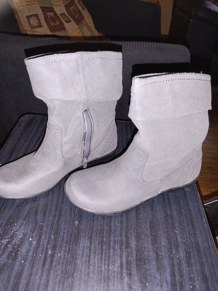 Women's Boots Size 6.5 $15