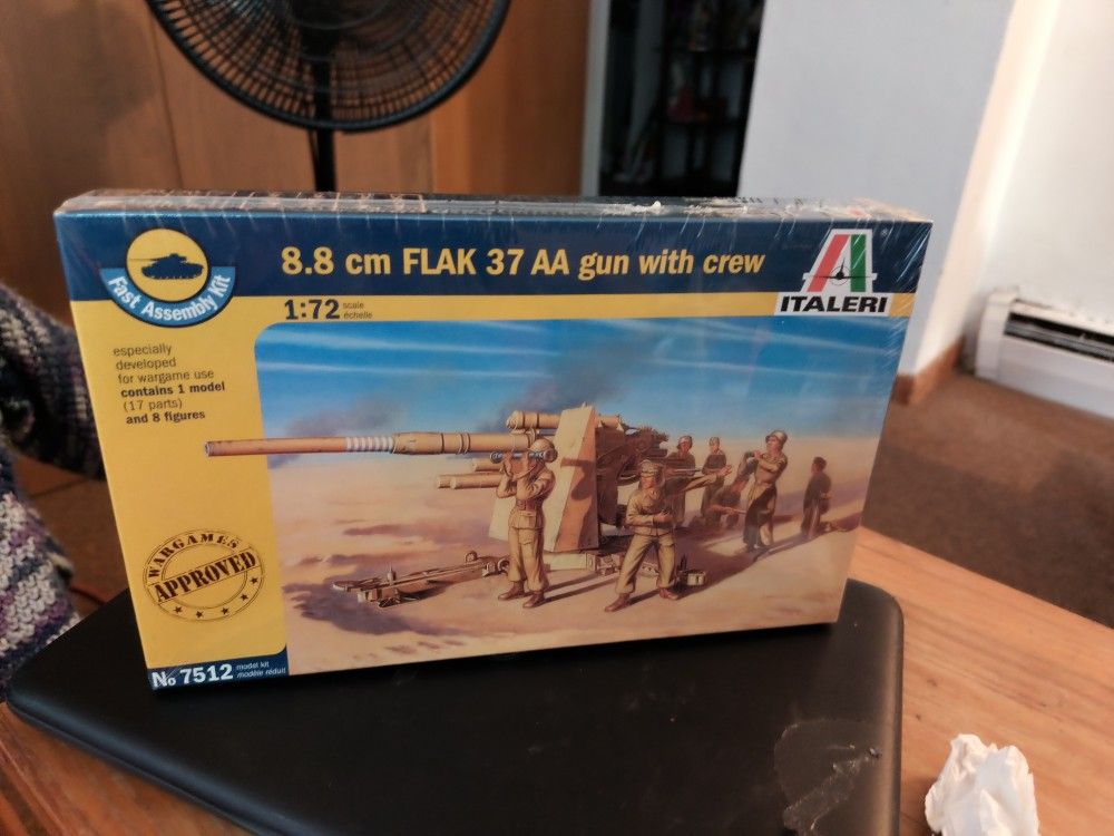 Model Kit 8.8cm FLAK 37 AA gun With Crew Sealed