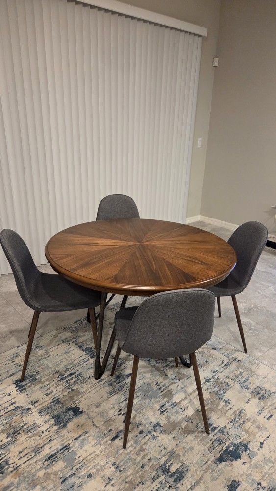 Round Dining Table with Set Of 4 Chairs