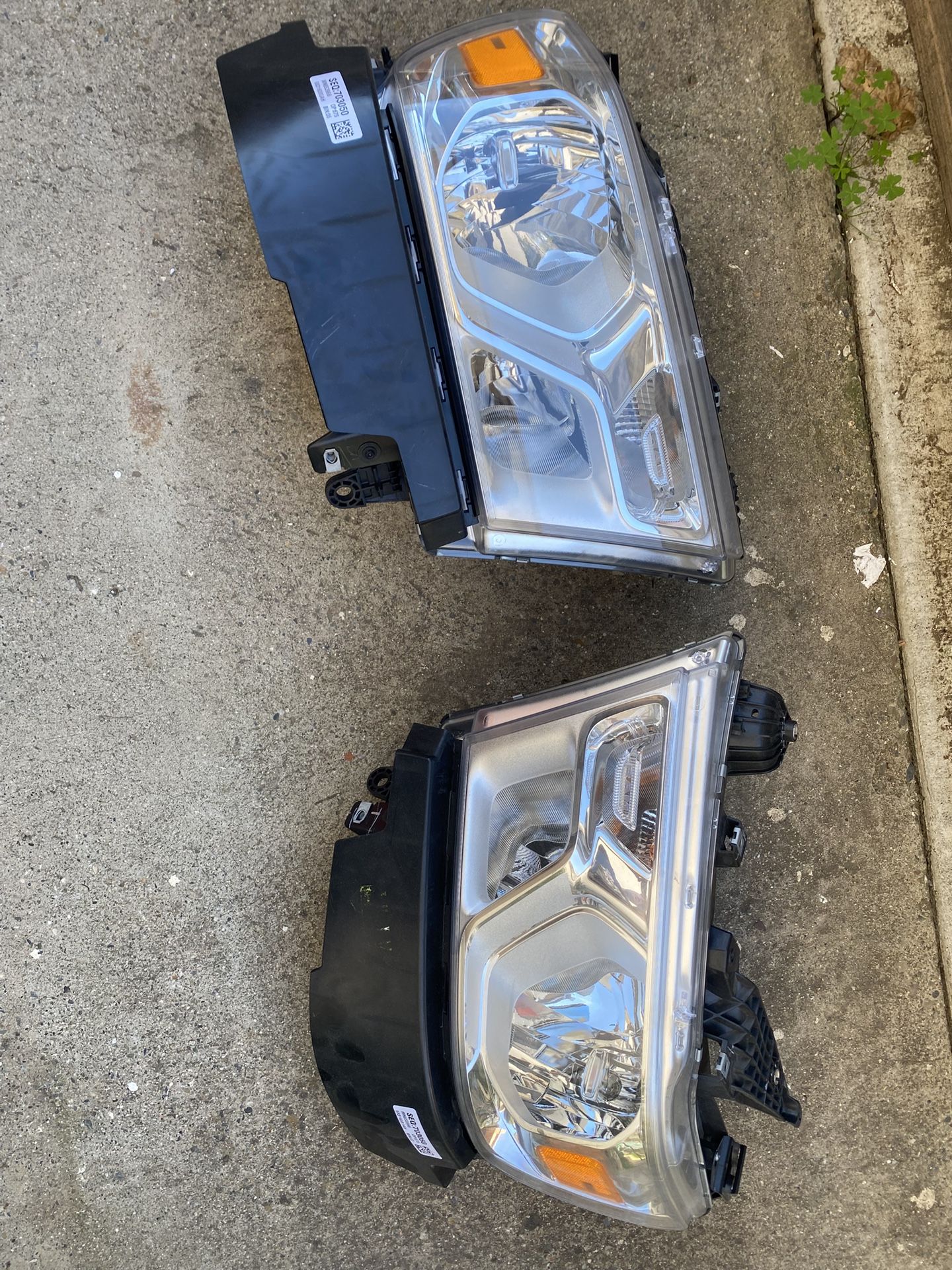 2019-2024 Ram 1500 Headlights