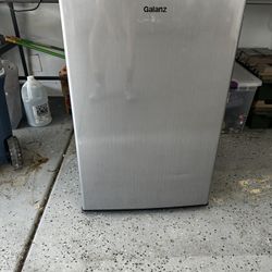 Galanz Mini Fridge 