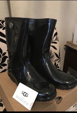 Ugg. $45. Excellent condition. Like brand new. Uggs boots.Only worn a few times. Too tight for me.