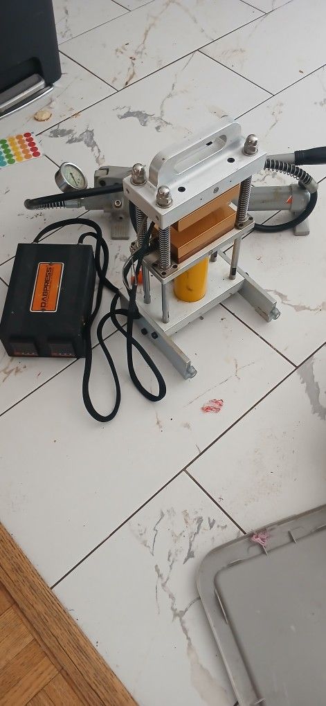 Heat Press /Weed Press .....