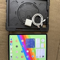 iPad Pro 12.9”  M1 , 5th Generation  256gb WIFI + cellular 5G, Unlocked