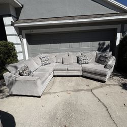 Light Gray Sectional Couch(Delivery Available🚚)