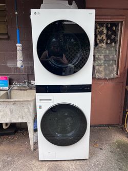 LG ThinQ WashTower Stacked Washer & Dryer – Excellent Condition