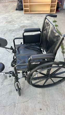 Selling a Heavy duty wheelchair. $100.