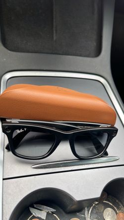 Meta glasses