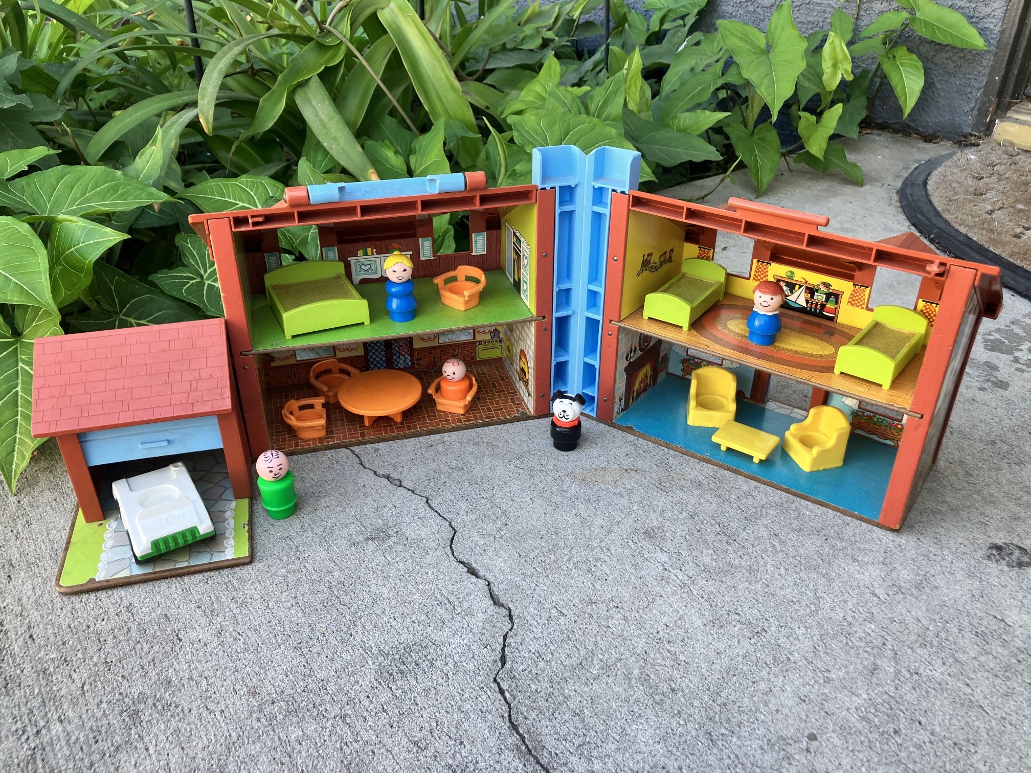 Vintage 1980 Fisher Price Little People 952 Brown Roof Tudor Dollhouse