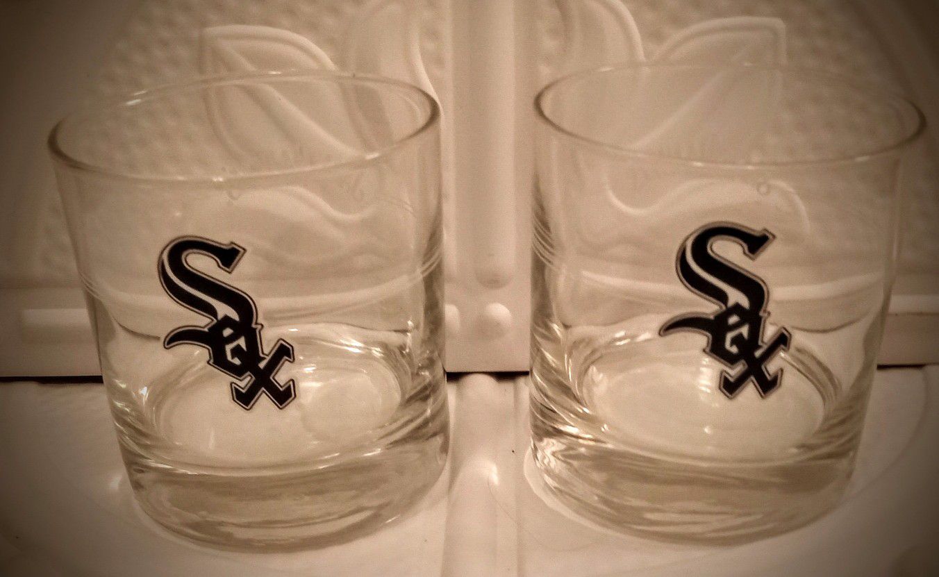 2} White Sox Glasses 