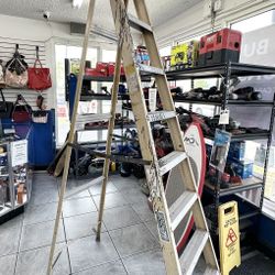 Louisville Ladder -L311108