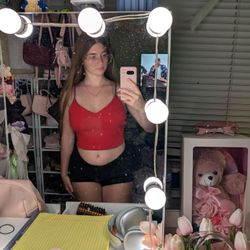 Red ribbed crop top v-neck