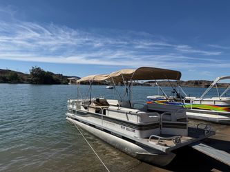Pontoon Boat (24ft Fisher)