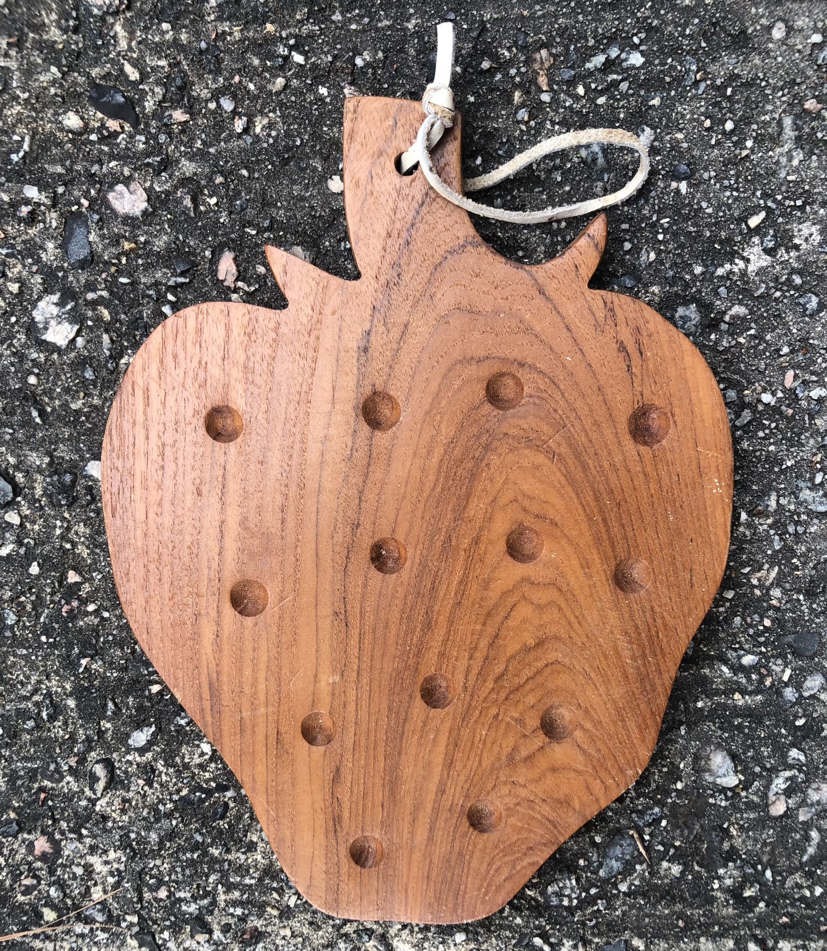 Vintage Strawberry Shaped Solid Wood Cutting Board 9x12”