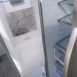 Refrigerator (counter depth)