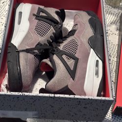 Jordan 4 Retro Taupe 