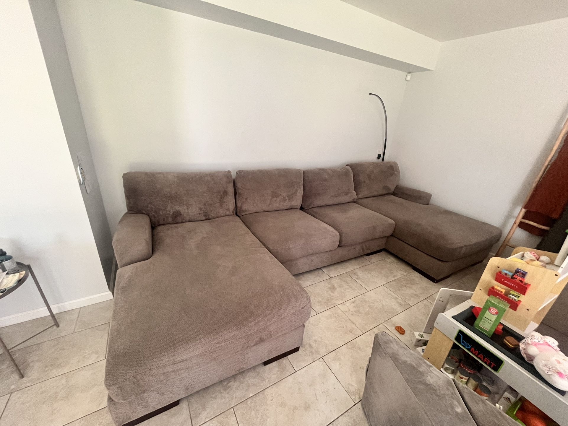 Sectional Couch With Ottoman