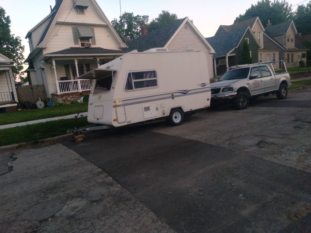 Nice Aerolite Camper Sleeps 6