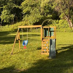 For Sale: Kids' Swing Set - Perfect for Your Backyard!