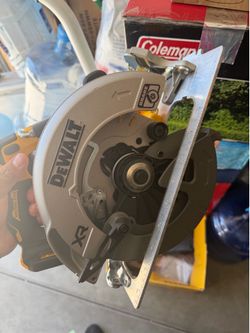 20-Volt MAX 7-1/4 in. Cordless Circular Saw (Tool Only)