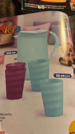 Set de Jarrita y cuatro vasos  de juguete nuevos de Tupperwere