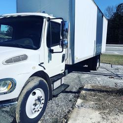 2007 Freightliner M2 106 Business Class 26ft