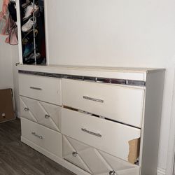 Dresser And Two Night Stands 