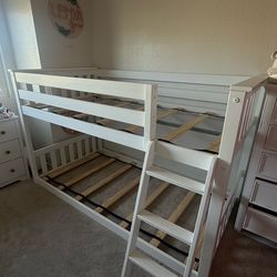 Max & Lily - Twin Low Bunk Bed (White)