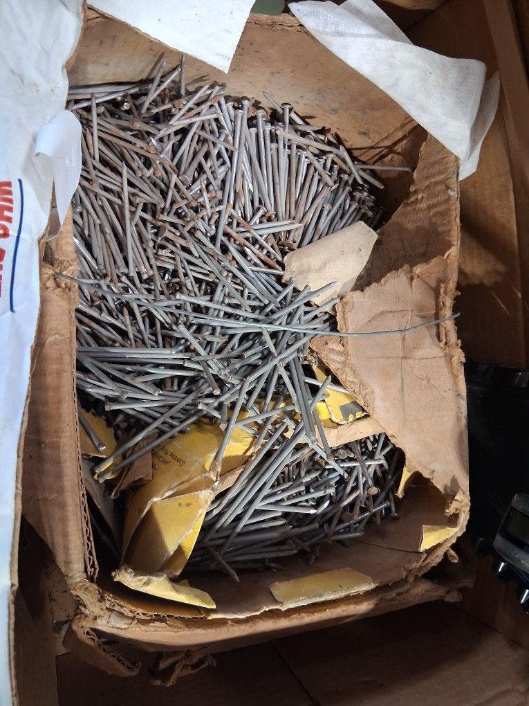 Finish  Nails And Aluminum Nails Lot