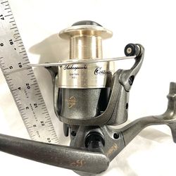 Like new Shakespeare medium, heavy action, spinner fishing reel