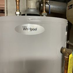 Whirlpool 50 Gallon Tall Natural Gas Water Heater Model# 50T6-40NG for Sale  in Chicago, IL - OfferUp