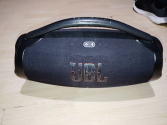 JBL Boombox 3 - works perfectly