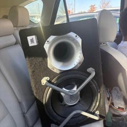 JBL 12” subwoofer JBL 450watt amp inside box