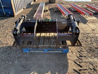 2011 BRADCO 72" GRAPPLE BUCKET, fits skidsteer. --(LOCATED IN MADERA, CA)--
