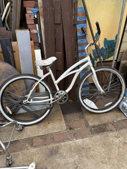 Ladies Bike. Huffy Brand. Cash Only. No Deliveries. 