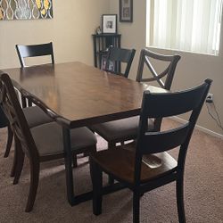 Dining Room Table And Chairs 