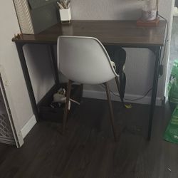 Desk With Chair