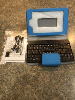 Tablet case with keyboard