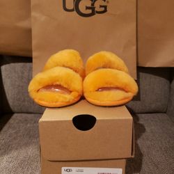 Uggs  Slippers Brand New 