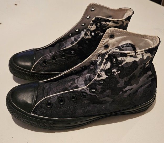 Unisex Army Print Converse (M7.5/W9.5)