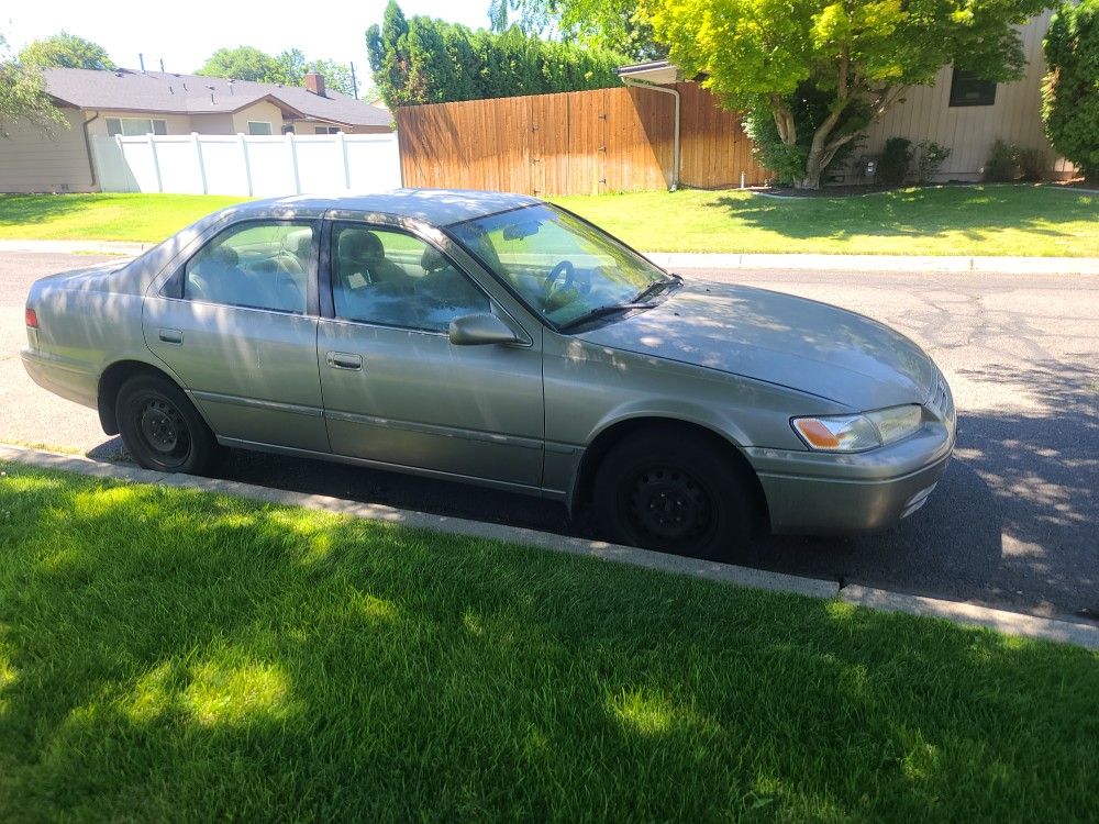 1998 Toyota Camry For Parts Or Repairs (Bad Engine)