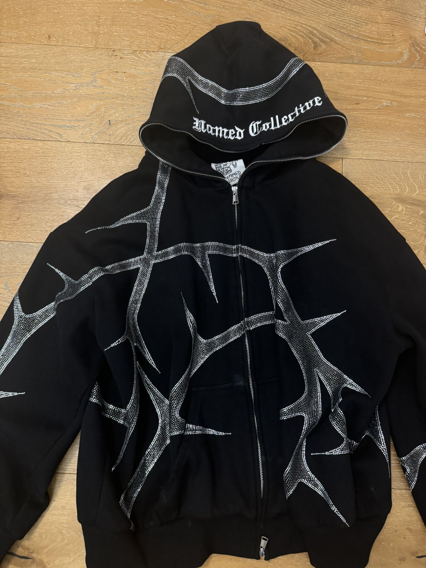 【NAMED COLLECTIVE】DAGGERS RHINESTONE ZIP HOODIE CONFESSIONS RHINESTONE CROP ZIP HOODIE BLACK – NAMED COLLECTIVE®