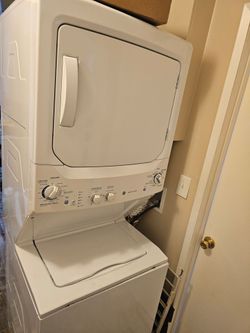 GE stackable washer/dryer (gas)