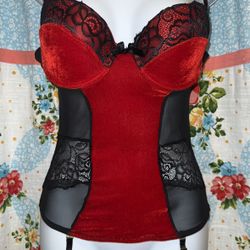 Red and Black Lace Corset *SIZE MEDIUM*