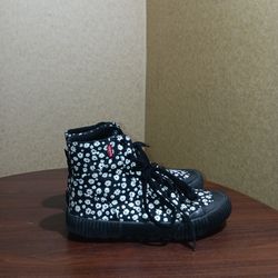 Women's size 8 shoes