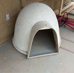 Igloo dog house