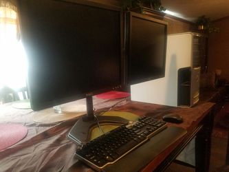 Nice Dual monitor computer setup