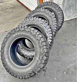 275 70 R 18 Bdgoorich ko2 en perfectas condiciones de Vida