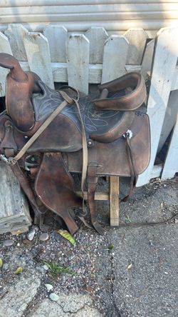 Decorative saddle